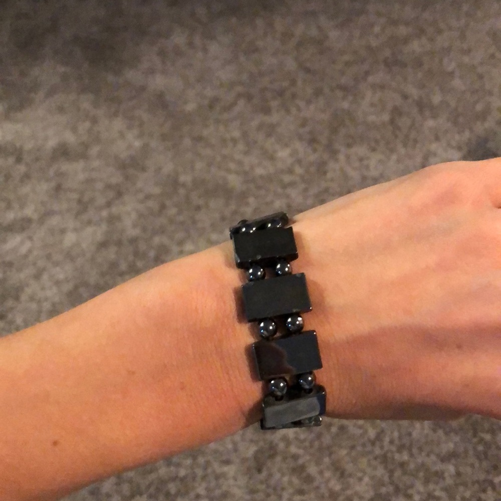Metal bracelet (elastic stretch to fit)